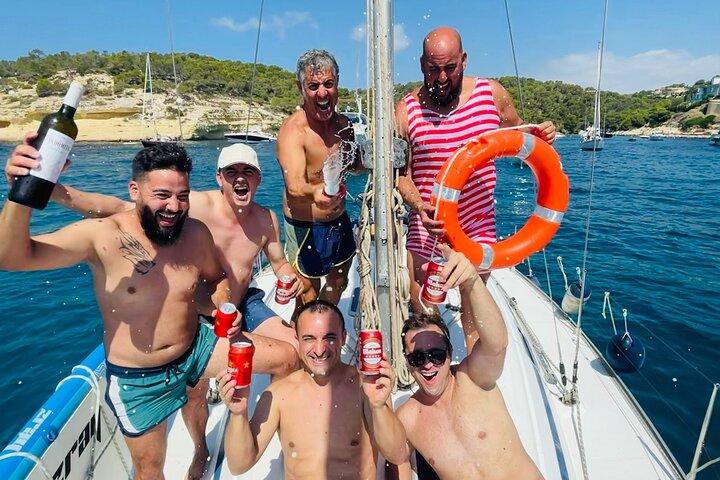 Excursão privada de barco em Palma com paella e tapas