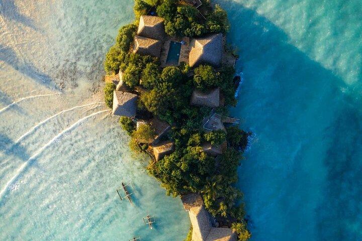 Island Pongwe; Geheime tuin; The Rock Restaurant; Salaam Cave
