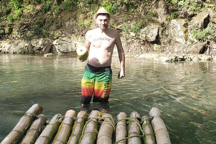 Rafting de bambu Martha Brae de Montego Bay Resorts