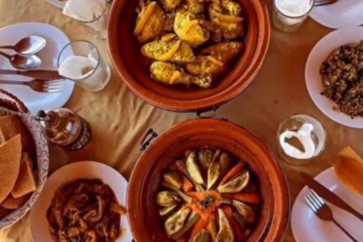 Cena al tramonto e giro in cammello nel deserto di Marrakech Agafa