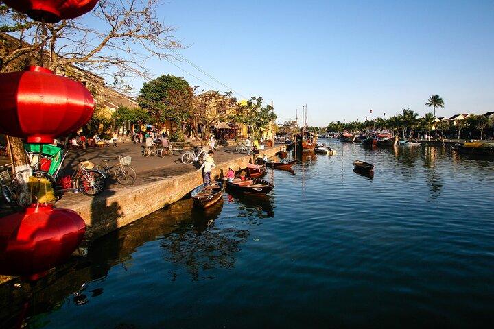 Explore las atracciones populares de Vietnam con este tour compartido de 10 días