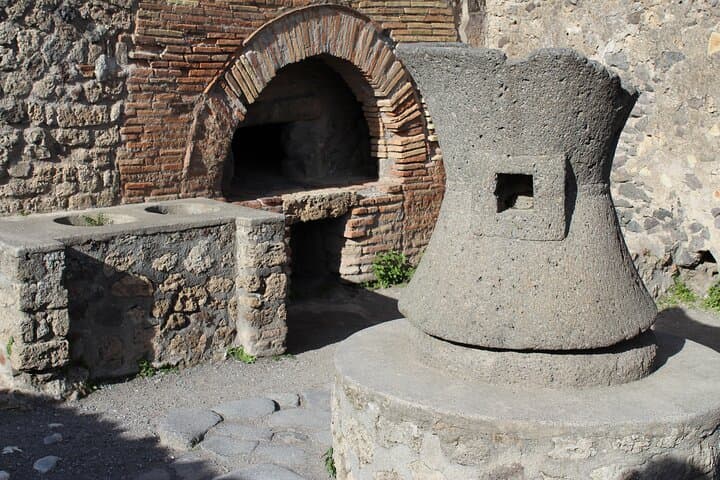 Skip the line ancient Pompeii and Vesuvius full-day tour