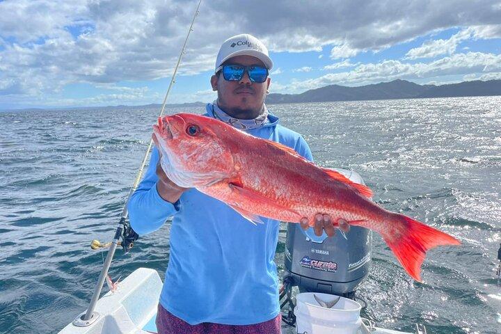 Día completo de pesca deportiva en alta mar en la playa de Coco, Guanacaste