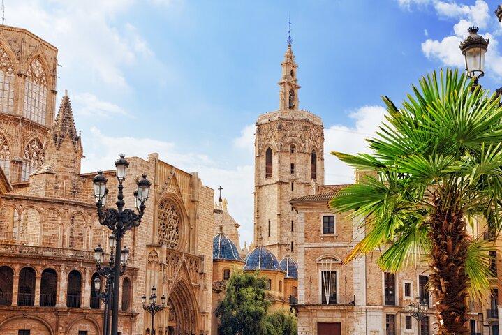 Valencia Iconic Sights Scavenger Hunt