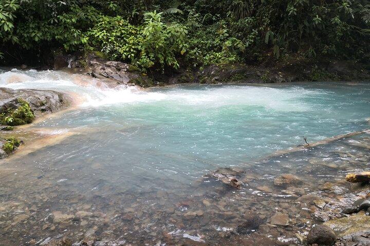Celeste River Waterfall, Volcano Rainforest Hike & Exuberant Tour i La Fortuna