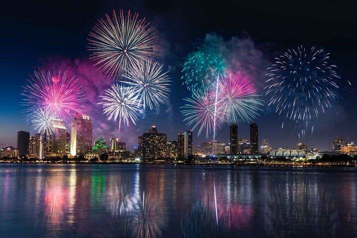 Waikiki Friday Fireworks Cruise with Shuttle Option