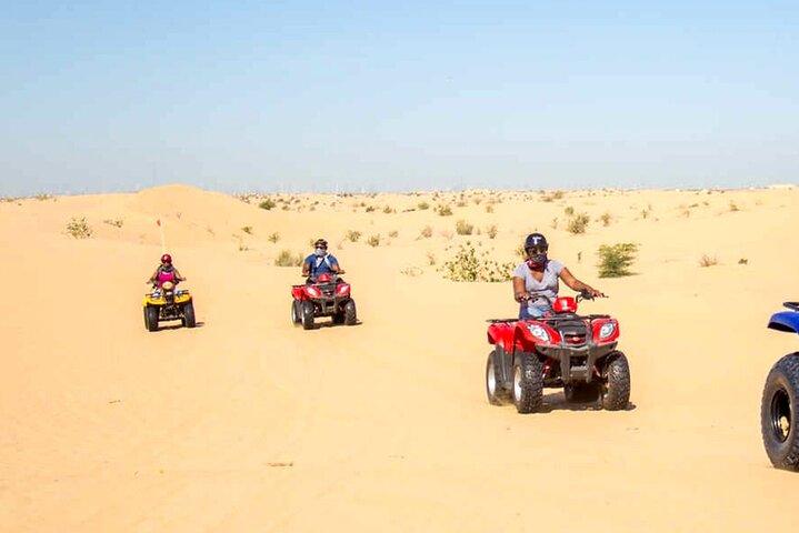 Hurghada Desert Safari: Quad, Buggy & Camel ride med middag og show