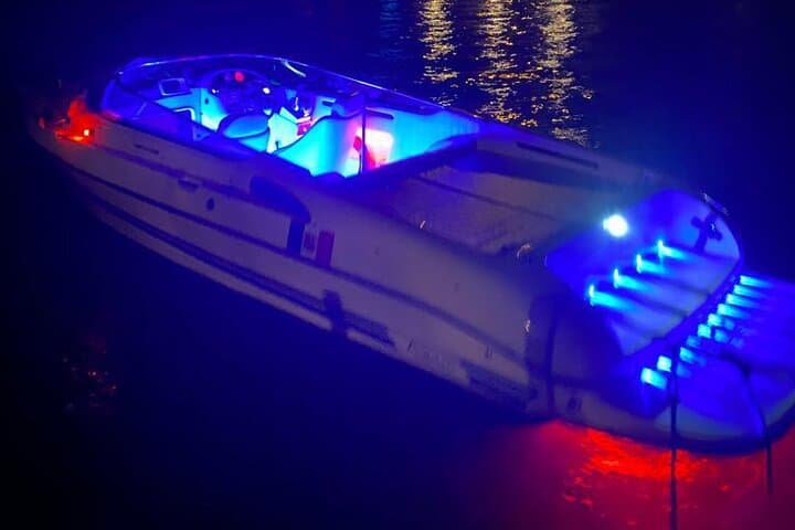 1 Hour Private and Guided Cruise to Lake Como Mostes motorboat