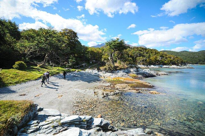 Excursão Privada ao Parque Nacional da Terra do Fogo com Trekking e Canoas