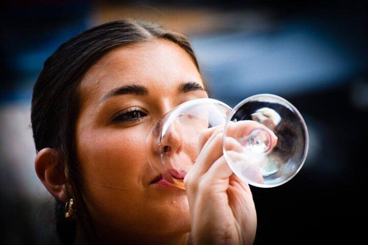 Hora del vino: cata de vinos interactiva en Roma.
