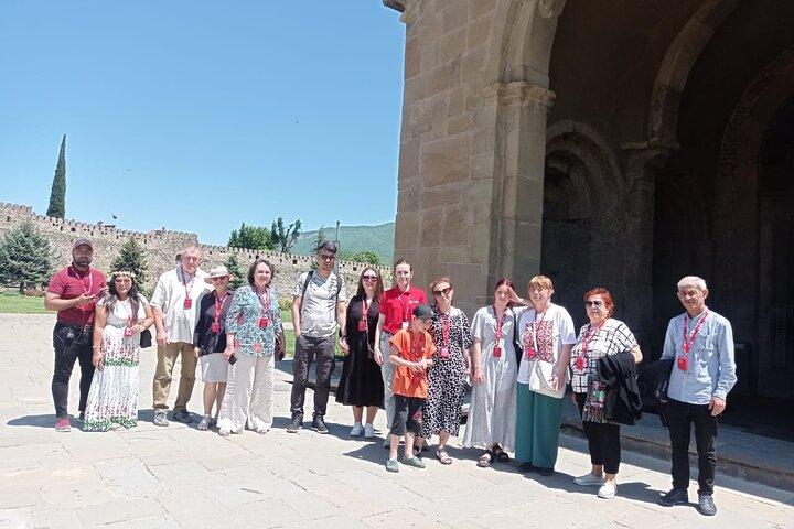 Tour nella vecchia capitale della Georgia - città Mtskheta