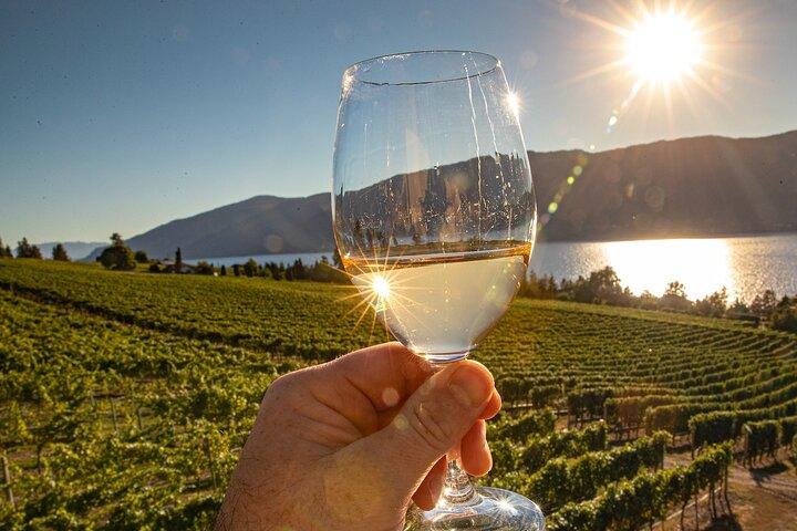 Tour del vino da sorso al tramonto