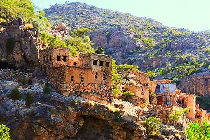 Oman Treasure FullDay Adventure at Birkat Al Mouz & Jebel Akhdar