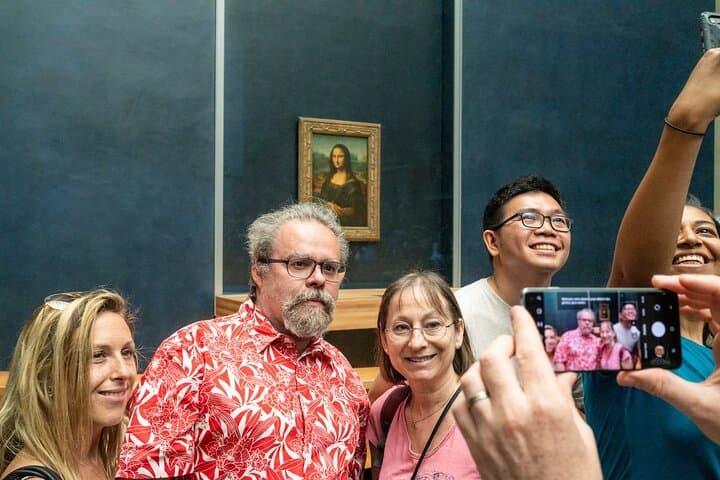 Paris Louvre Museum: Small Group Guided Highlights Tour