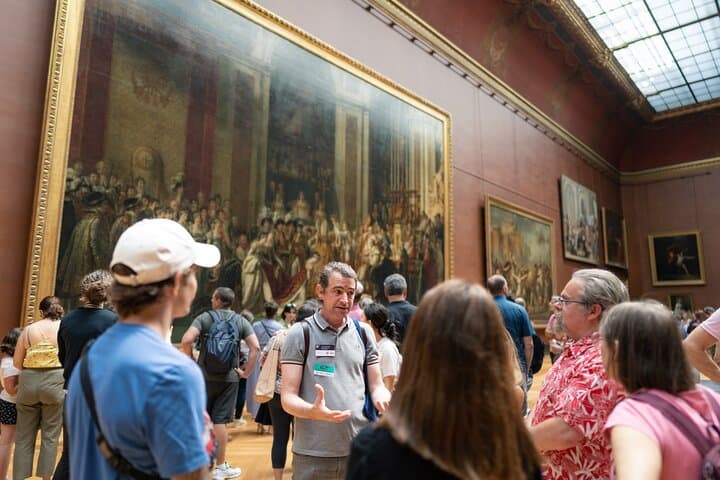 Paris Louvre Museum: Small Group Guided Highlights Tour