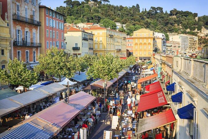 Tour culinario e storico all-inclusive della vecchia Nizza con un locale