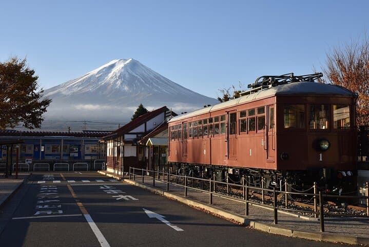 Mt. Fuji’s Fifth Station & Lake Kawaguchiko Cycling Tour