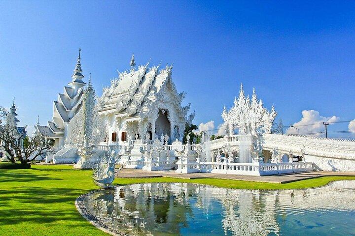 Tour di un'intera giornata del triangolo d'oro, del tempio bianco, nero e blu da Chiang Mai