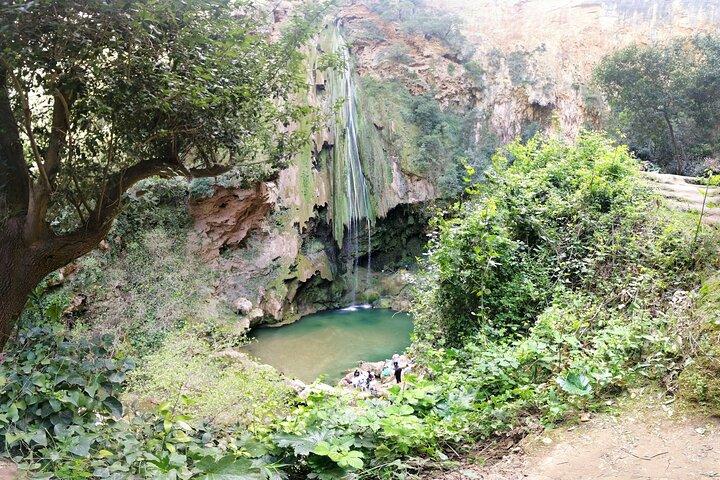 Excursão privada de dia inteiro às cachoeiras de Chefchaouen e Akchour (de Tânger)