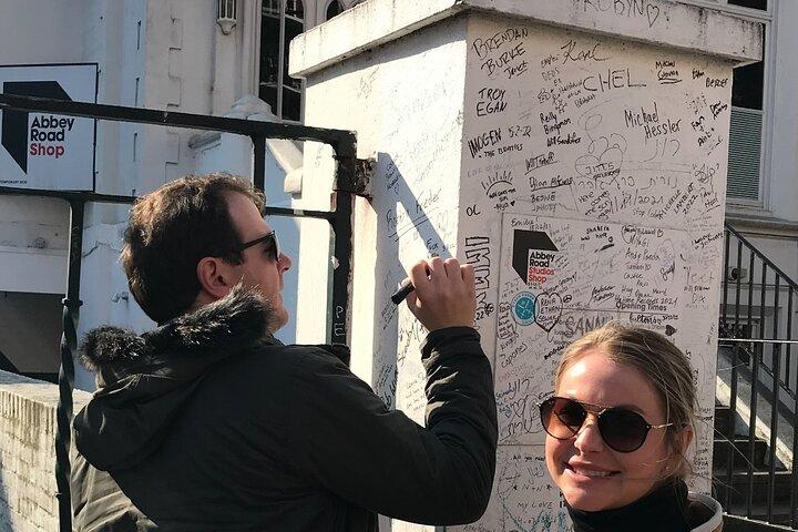 Tour privato dei Beatles e del rock di Londra in taxi elettrico