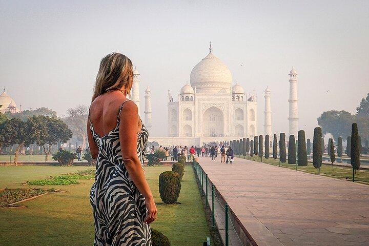 D'Agra: visite privée du Taj Mahal Sunrise avec déjeuner et frais d'entrée