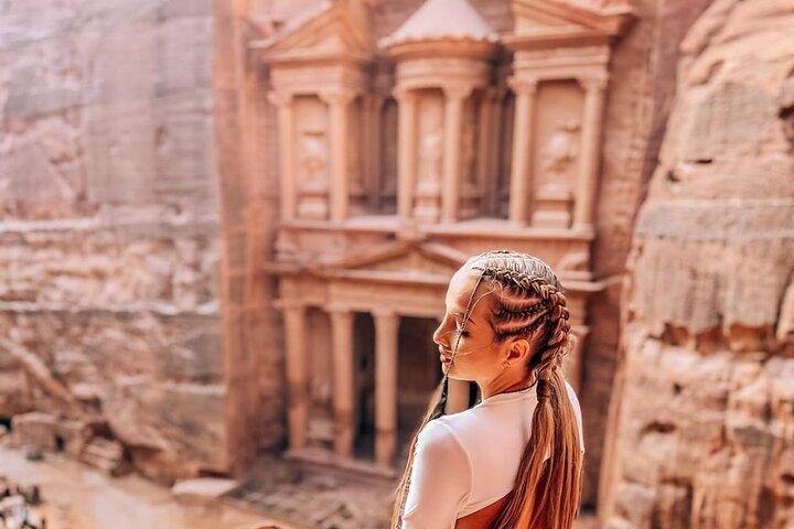 Visita guiada privada de 2 dias Petra Wadi Rum e Mar Morto