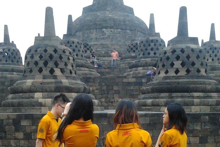Alba sulla cima del tempio di Stupa Borobudur
