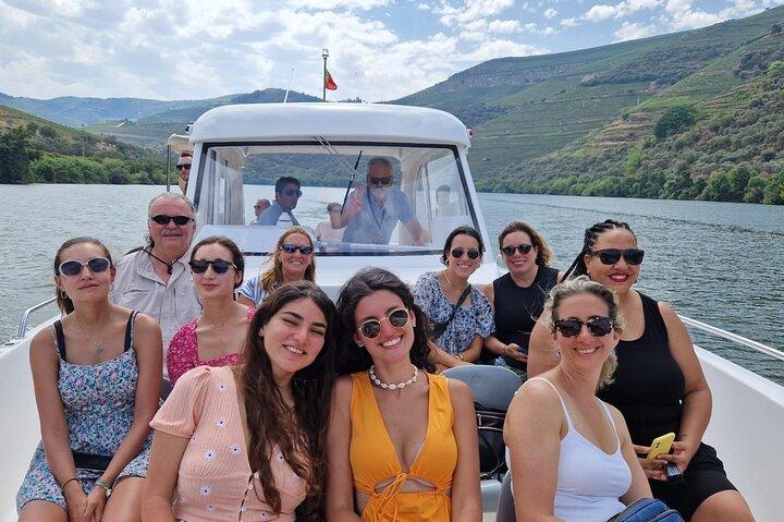 Tour do Vale do Douro: degustação de vinhos, cruzeiro e almoço do Porto