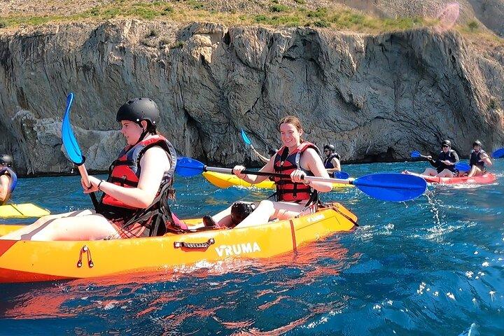 Excursão de caiaque para Cova dels Coloms de Platja Mascarat