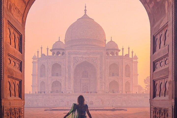 D'Agra: visite privée du Taj Mahal Sunrise avec déjeuner et frais d'entrée