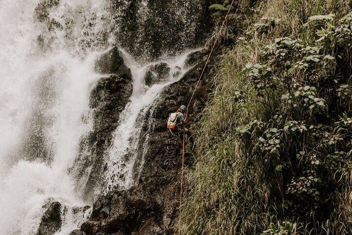 Discesa in corda doppia alle cascate di Kulaniapia: 120 piedi di caduta, a 15 minuti da Hilo