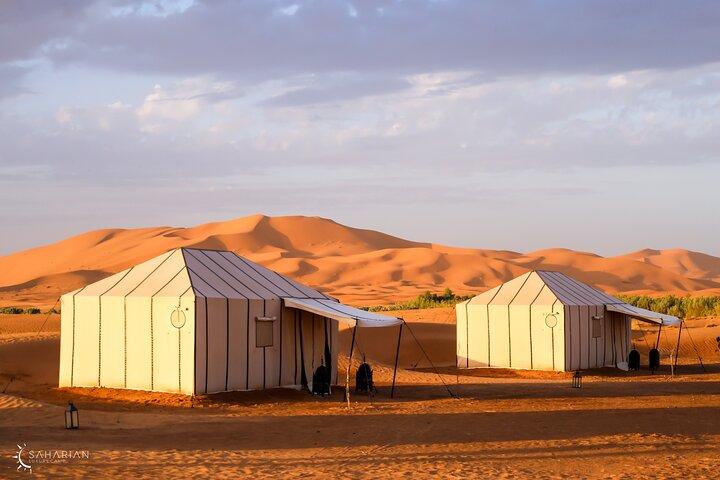 Noche mágica en Saharian Luxury Camp en Merzouga y Camel Trek