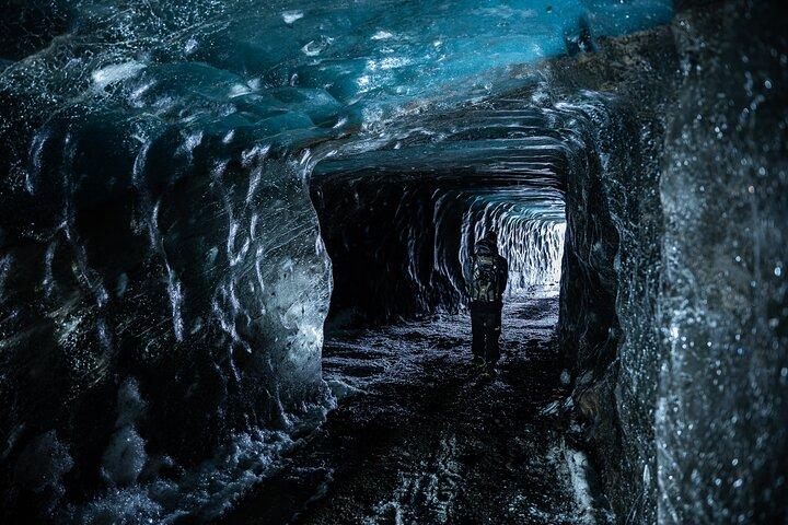 Gullfoss: Langjokull Glacier Ice Cave og Snowmobile guidet tur