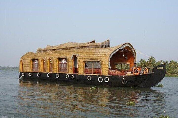 Tour privato Deluxe di 3 notti - Cochin/Munnar/Houseboat/Cochin