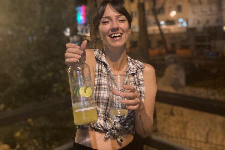 Deliciosa cena romana después de la jugosa historia romana