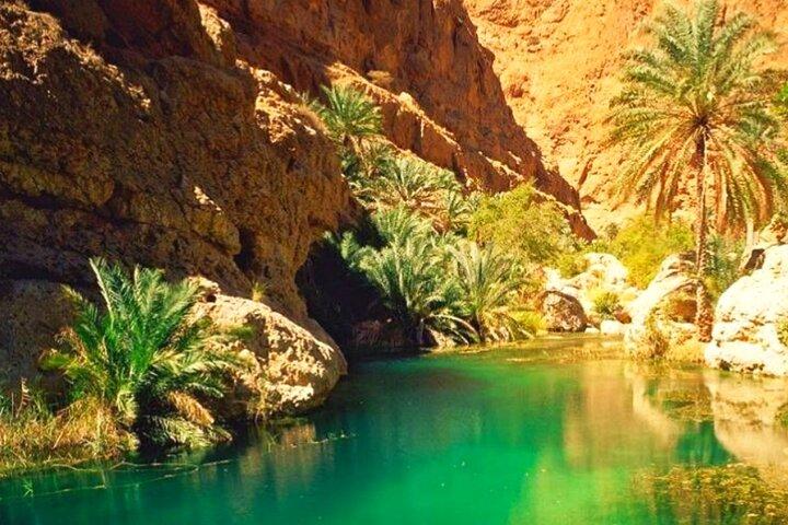 Viagem por Omã: experiência em Wadi Shab e Bimmah Sinkhole