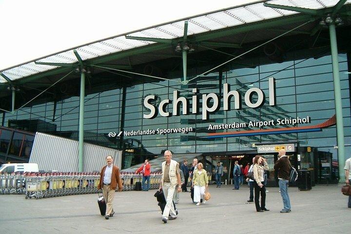 Transfert privé de la ville de Rotterdam à l'aéroport d'Amsterdam Schiphol