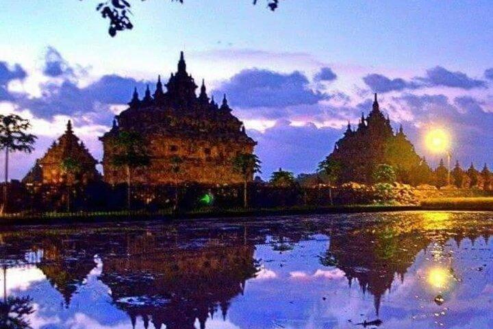 1日ツアーボロブドゥール寺院、プランバナン寺院、プラオサン寺院