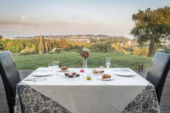 Traditionelles Abendessen mit herrlicher Aussicht auf Korfu