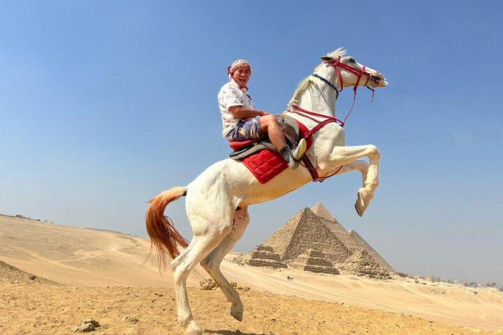 Escale privée au Caire vers les pyramides et le sphinx de Gizeh, le marché local et le déjeuner