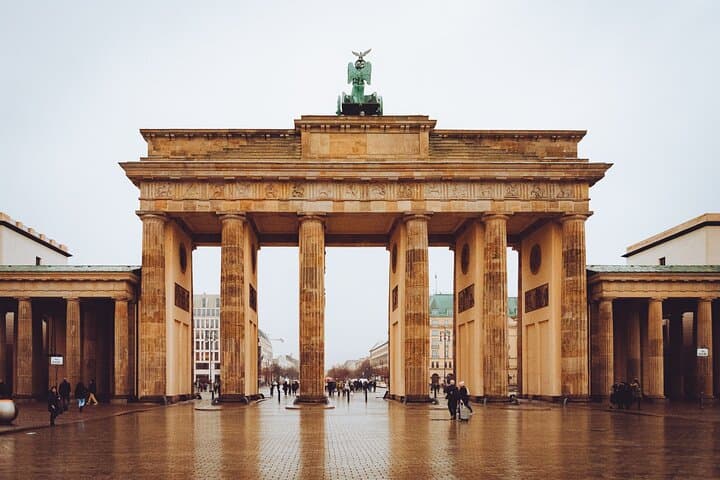 Berlin Scavenger Hunt & Highlights Self-Guided Walking Tour