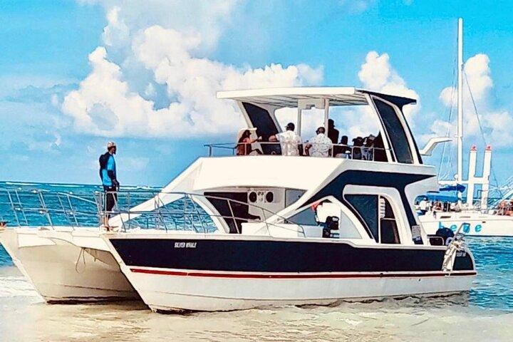 Paseo en Catamaran Privado en Playa Bibijagua Punta Cana