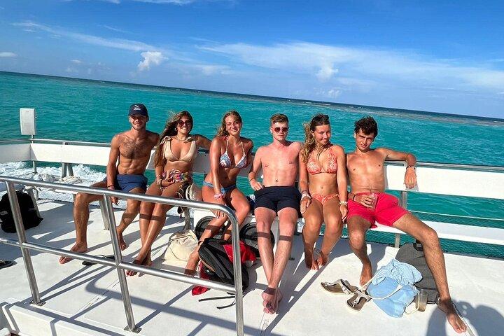 Catamaran Zeilen door Caribische Zee naar Isla Mujeres