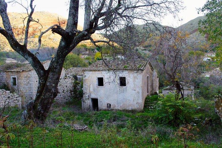 Old Perithia, a cidade fantasma e nordeste de Corfu