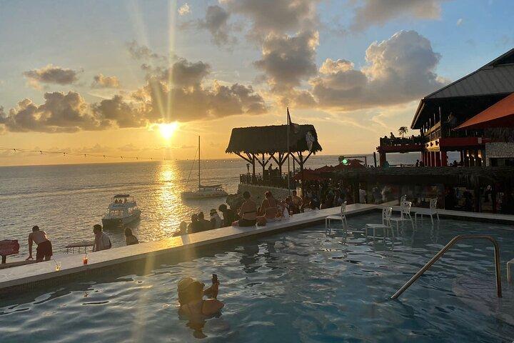 ATV Full Day Off Road Jungle Ride e tramonto da Trelawny con Pick Up