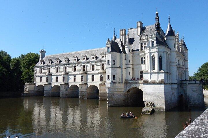 Gå rundt om slottene Chenonceau og Chambord