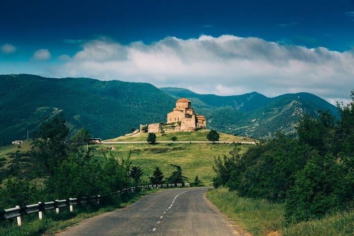 Private Mountain Escape: Kazbegi e Gergeti Trinity Day Trip