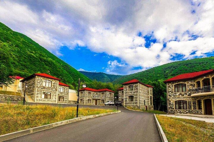 SHEKI - gammelt og smukt land (All Inclusive Tour)