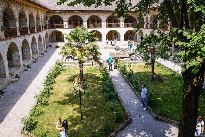 SHEKI - gammelt og smukt land (All Inclusive Tour)