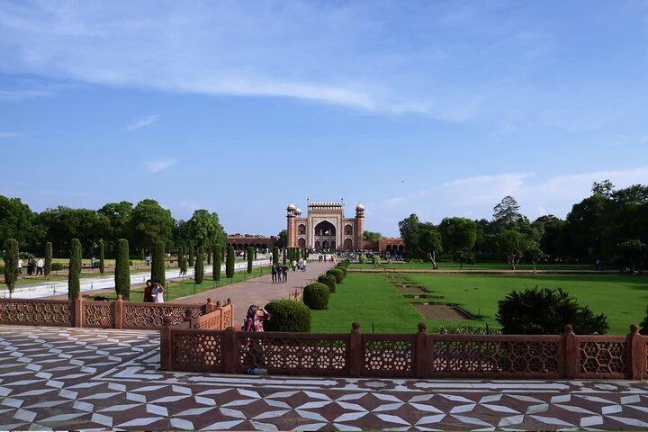Tour privato del Taj Mahal e dei monumenti da Jaipur in auto